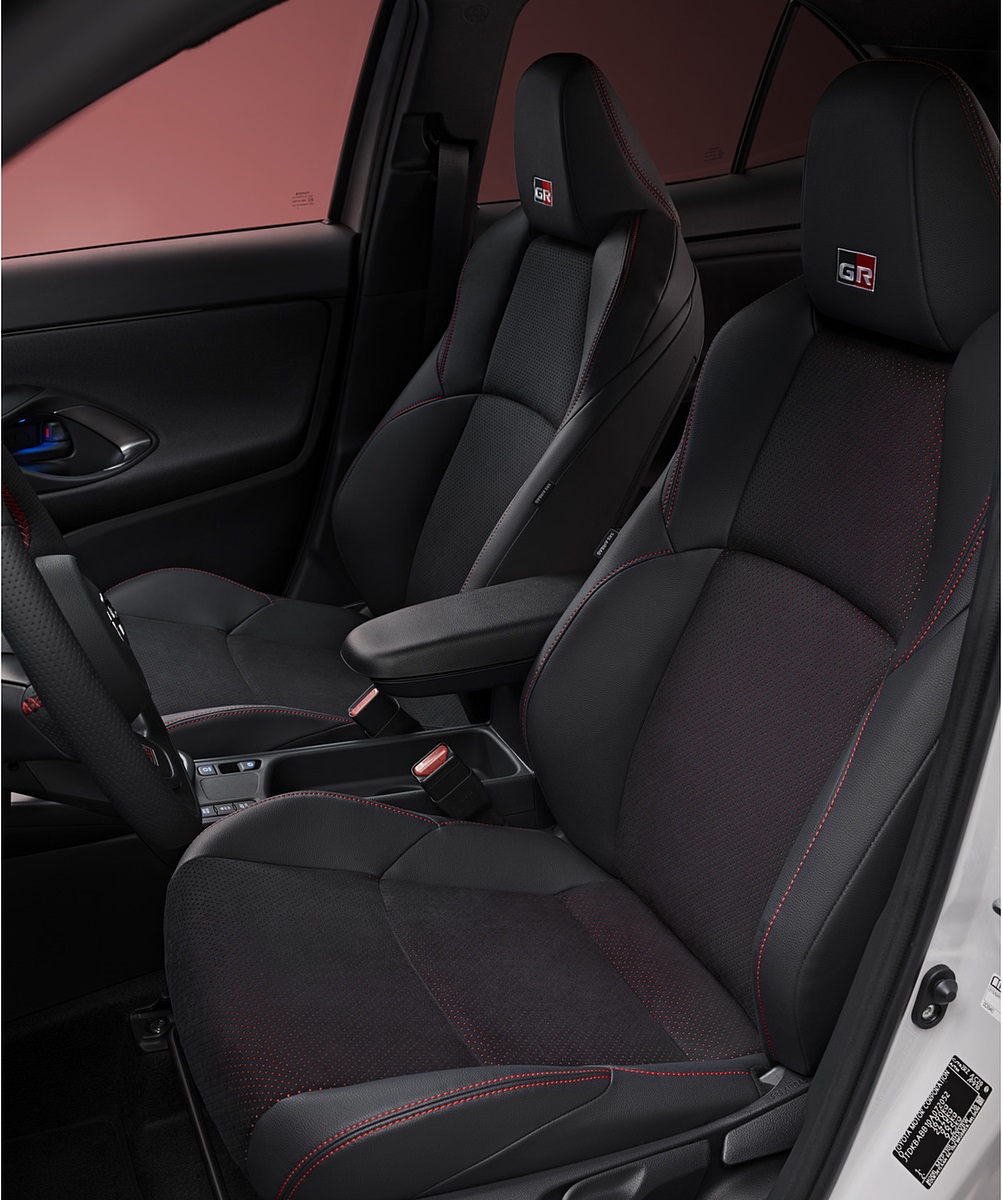 2023 Toyota Yaris Cross GR SPORT Interior Front Seats Wallpapers #17 of 26