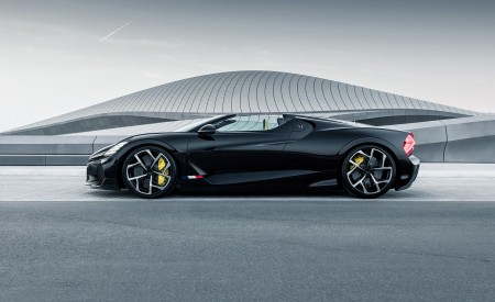 2024 Bugatti W16 Mistral Side Wallpapers 450x275 (43)