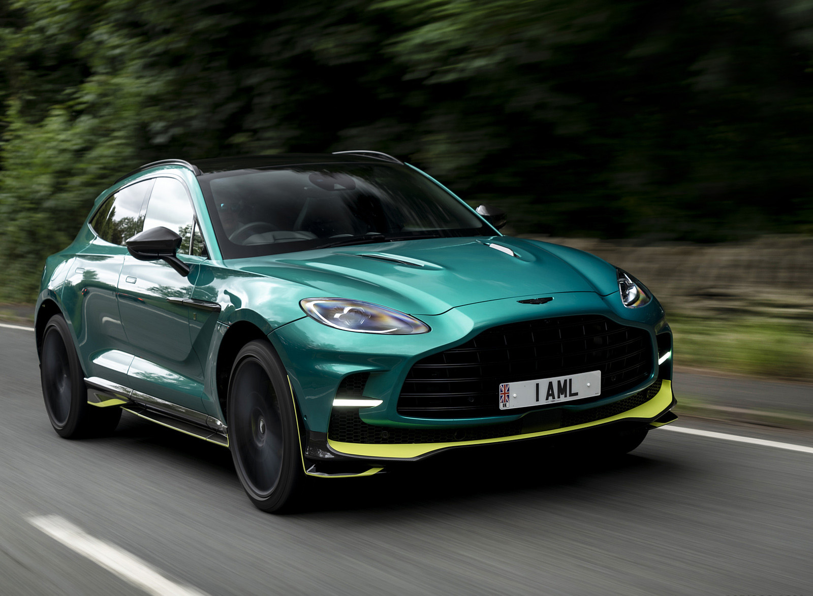 2023 Aston Martin DBX707 Q 2022 F1 Green Front Three-Quarter Wallpapers (5)