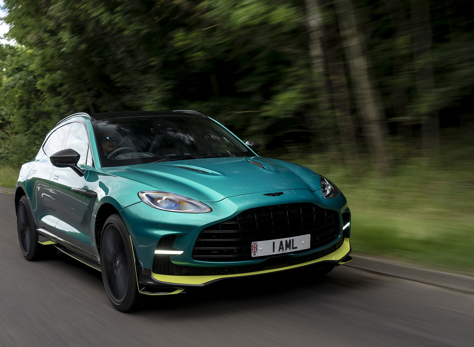 2023 Aston Martin DBX707 Q 2022 F1 Green Front Three-Quarter Wallpapers #4 of 146