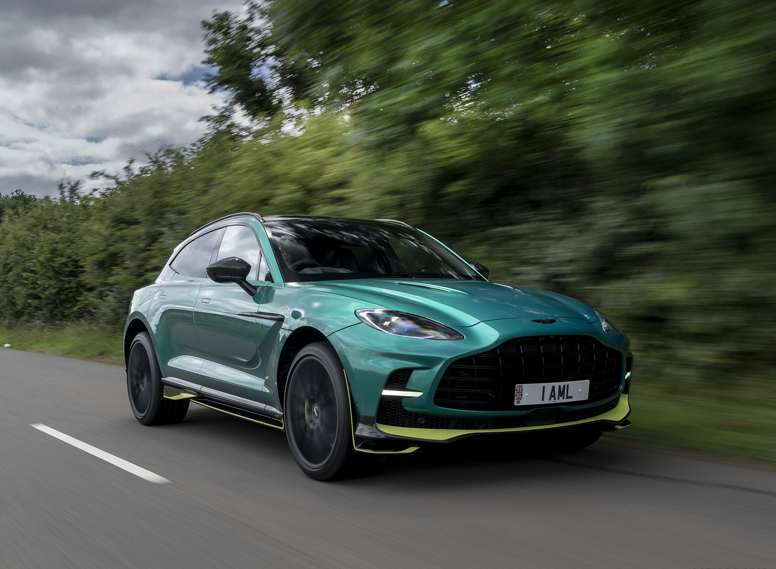 2023 Aston Martin DBX707 Q 2022 F1 Green Front Three-Quarter Wallpapers (1)