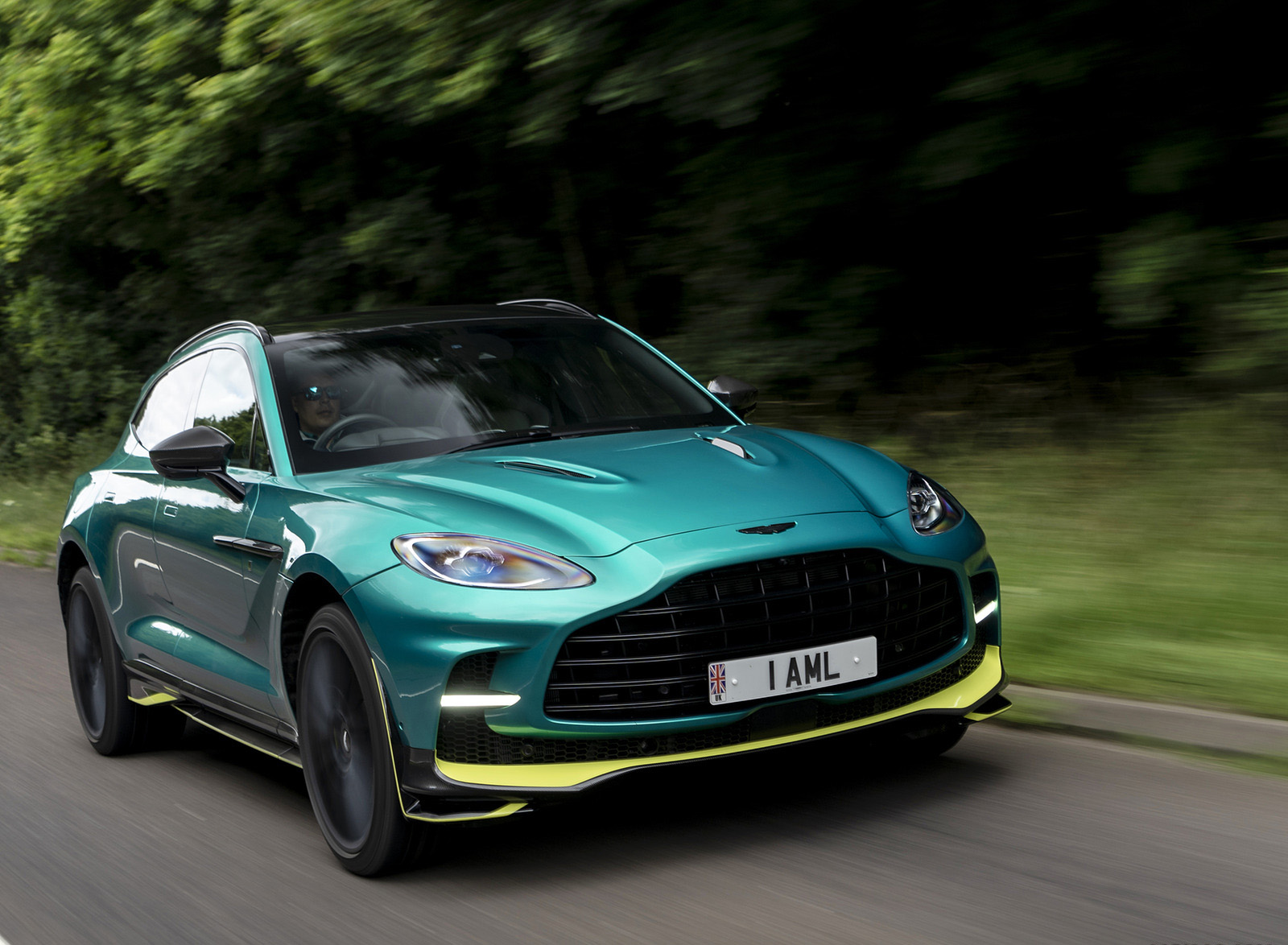 2023 Aston Martin DBX707 Q 2022 F1 Green Front Three-Quarter Wallpapers #6 of 146