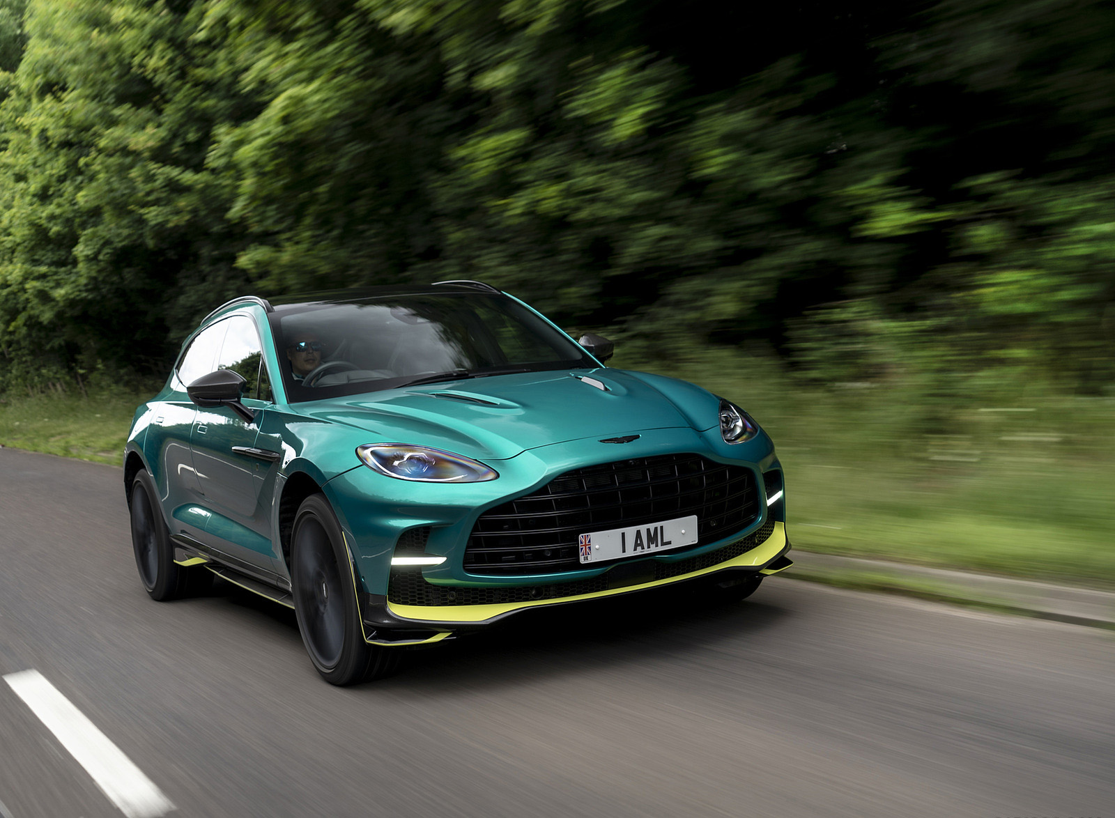 2023 Aston Martin DBX707 Q 2022 F1 Green Front Three-Quarter Wallpapers #7 of 146