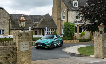 2023 Aston Martin DBX707 Q 2022 F1 Green Front Three-Quarter Wallpapers 450x275 (71)