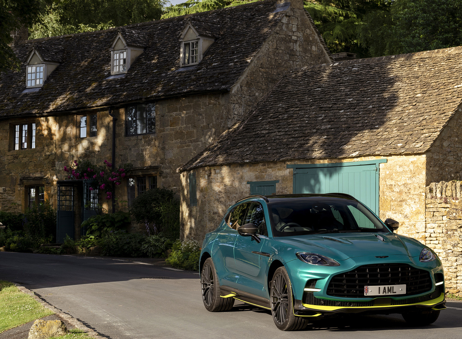 2023 Aston Martin DBX707 Q 2022 F1 Green Front Wallpapers #65 of 146
