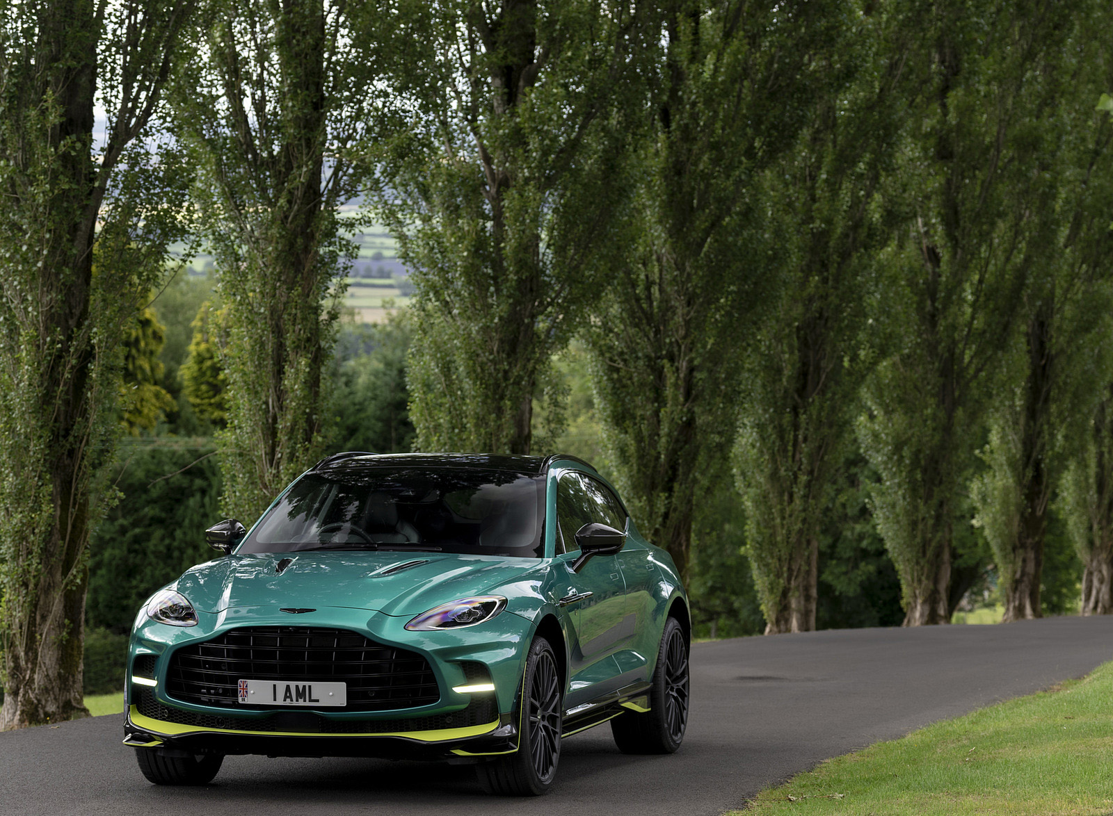 2023 Aston Martin DBX707 Q 2022 F1 Green Front Wallpapers #53 of 146