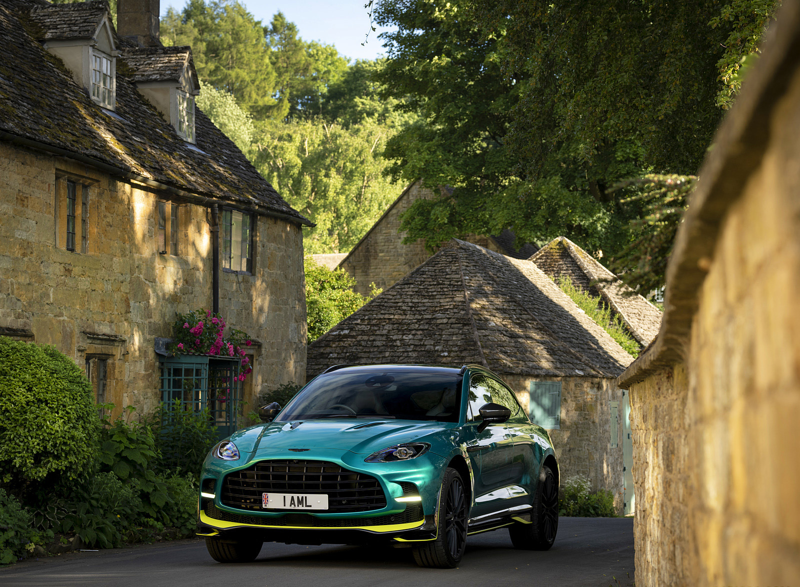 2023 Aston Martin DBX707 Q 2022 F1 Green Front Wallpapers  #68 of 146