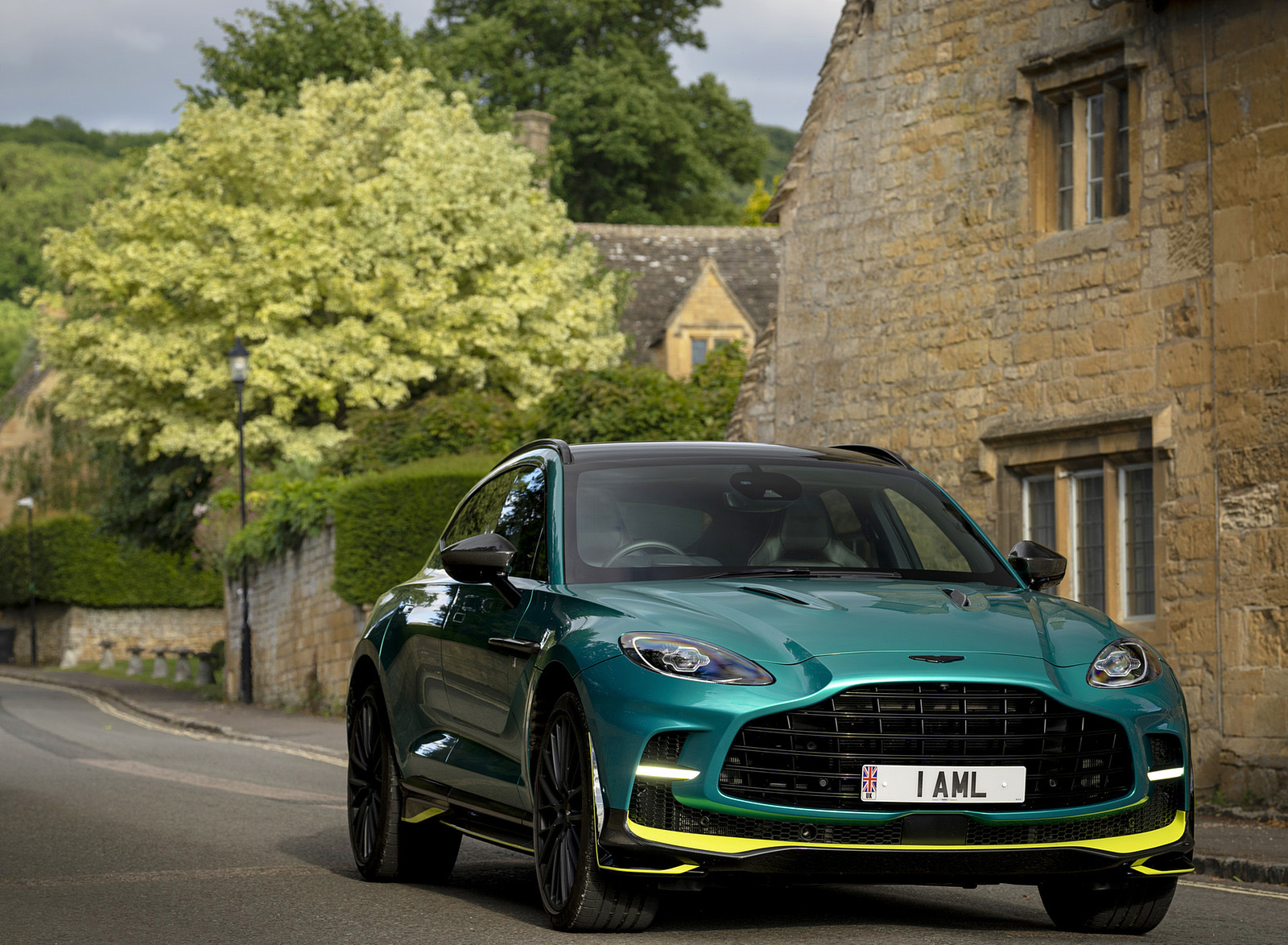 2023 Aston Martin DBX707 Q 2022 F1 Green Front Wallpapers #69 of 146