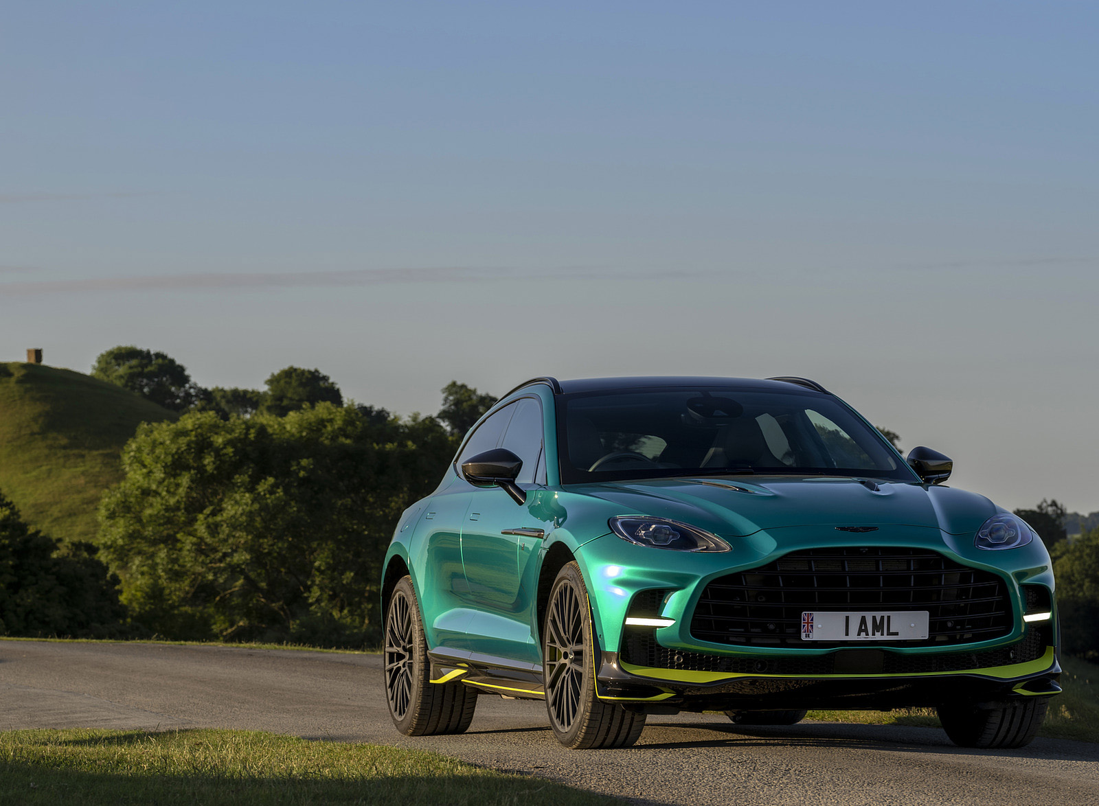 2023 Aston Martin DBX707 Q 2022 F1 Green Front Wallpapers #77 of 146