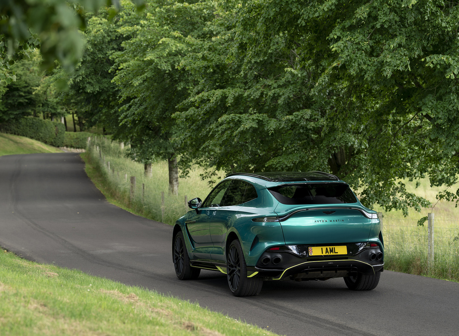 2023 Aston Martin DBX707 Q 2022 F1 Green Rear Wallpapers #57 of 146