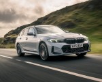 2023 BMW 330e xDrive Touring (UK-Spec) Front Three-Quarter Wallpapers 150x120 (1)