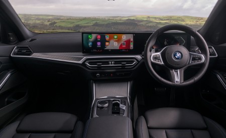 2023 BMW 330e xDrive Touring (UK-Spec) Interior Cockpit Wallpapers 450x275 (26)