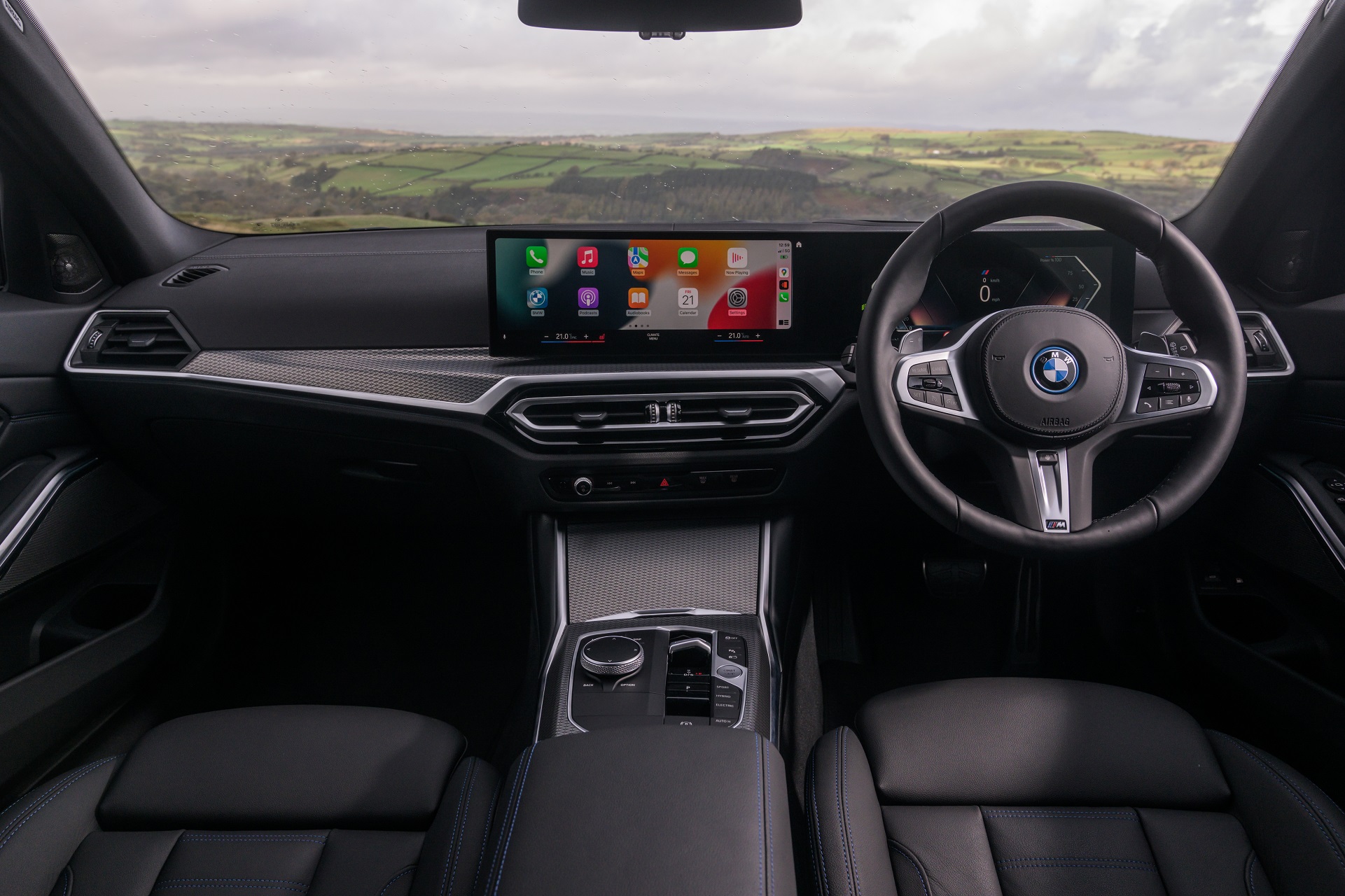 2023 BMW 330e xDrive Touring (UK-Spec) Interior Cockpit Wallpapers #26 of 30