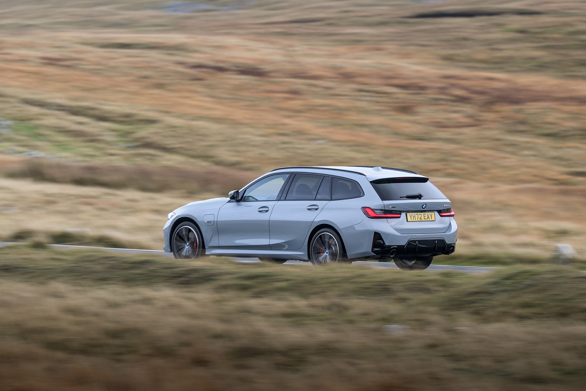 2023 BMW 330e xDrive Touring (UK-Spec) Rear Three-Quarter Wallpapers #15 of 30