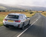 2023 BMW 330e xDrive Touring (UK-Spec) Rear Three-Quarter Wallpapers 150x120 (6)