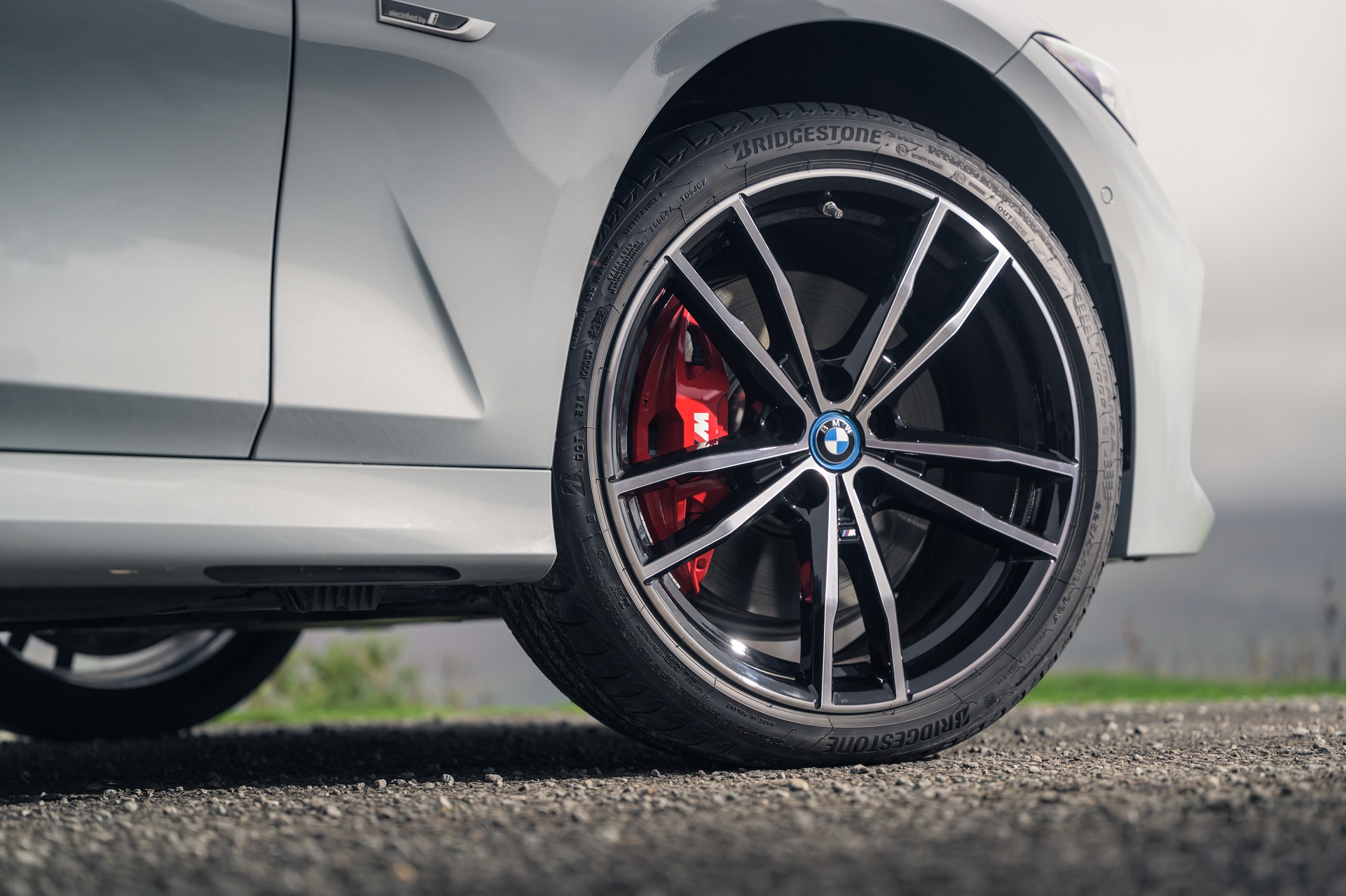 2023 BMW 330e xDrive Touring (UK-Spec) Wheel Wallpapers #19 of 30