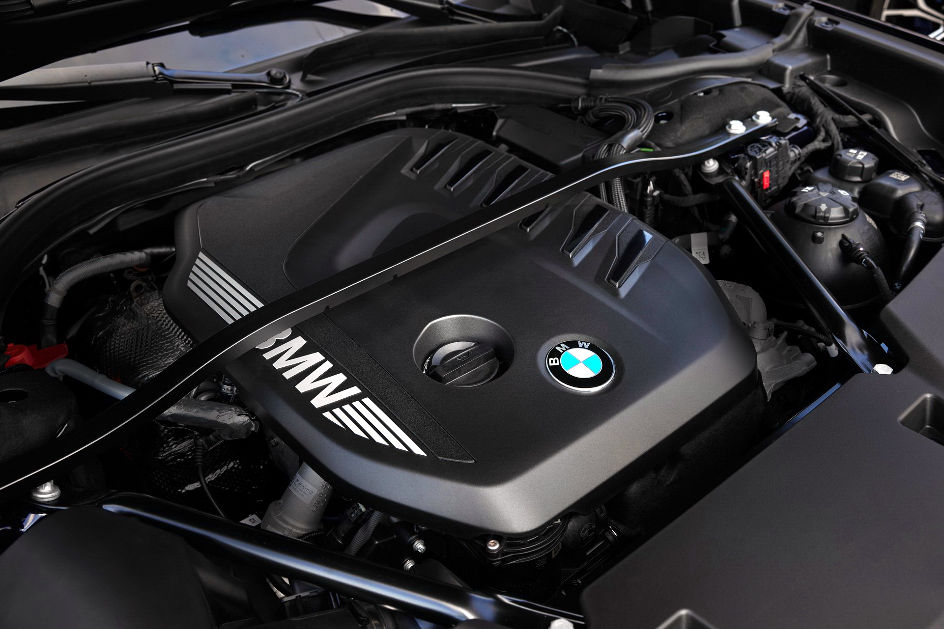 2023 BMW 740d xDrive Engine Wallpapers #30 of 57