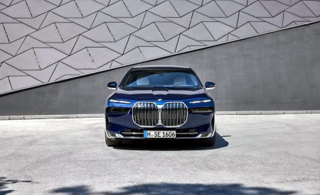 2023 BMW 740d xDrive Front Wallpapers 450x275 (13)