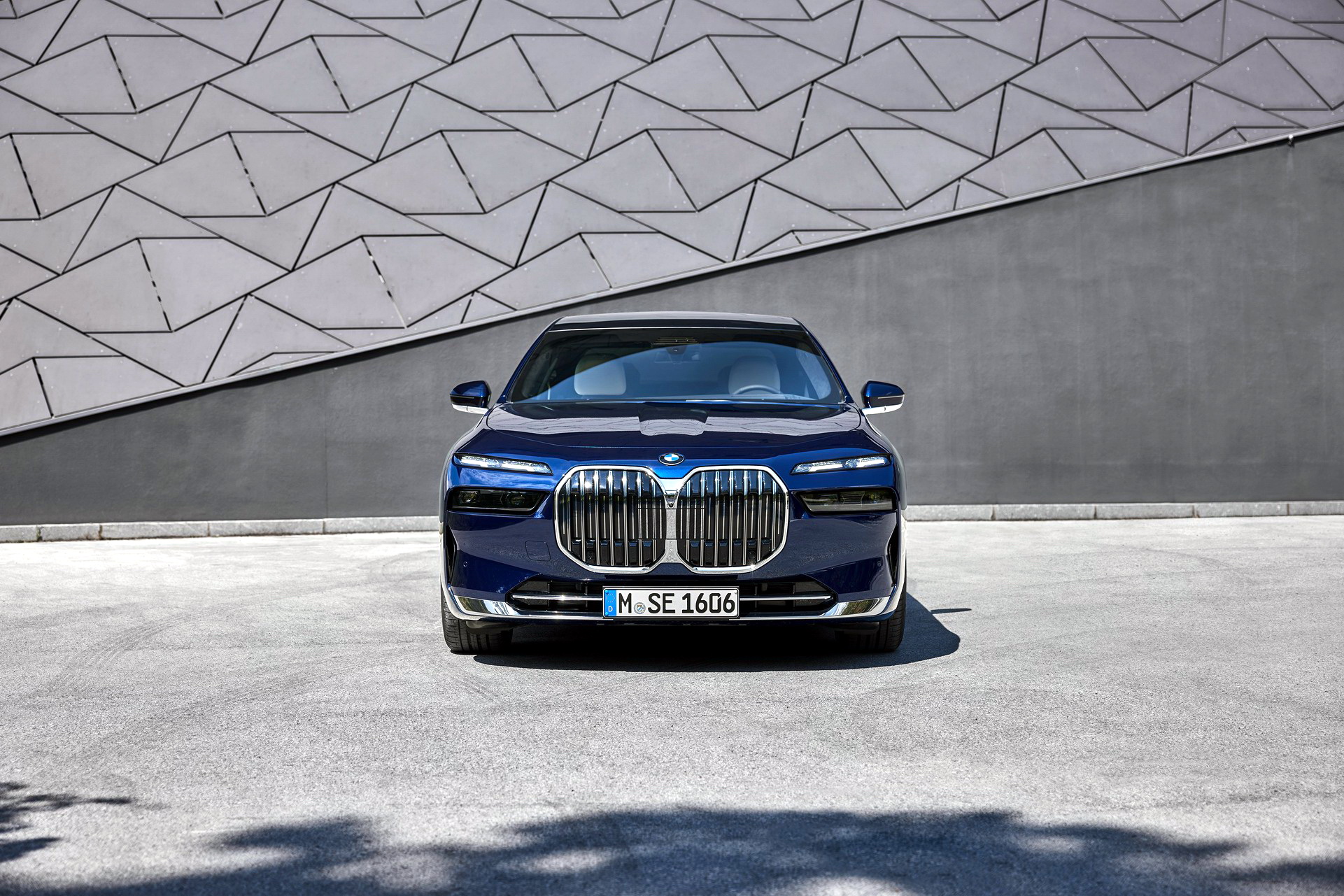 2023 BMW 740d xDrive Front Wallpapers #13 of 57