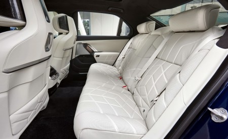 2023 BMW 740d xDrive Interior Rear Seats Wallpapers 450x275 (57)