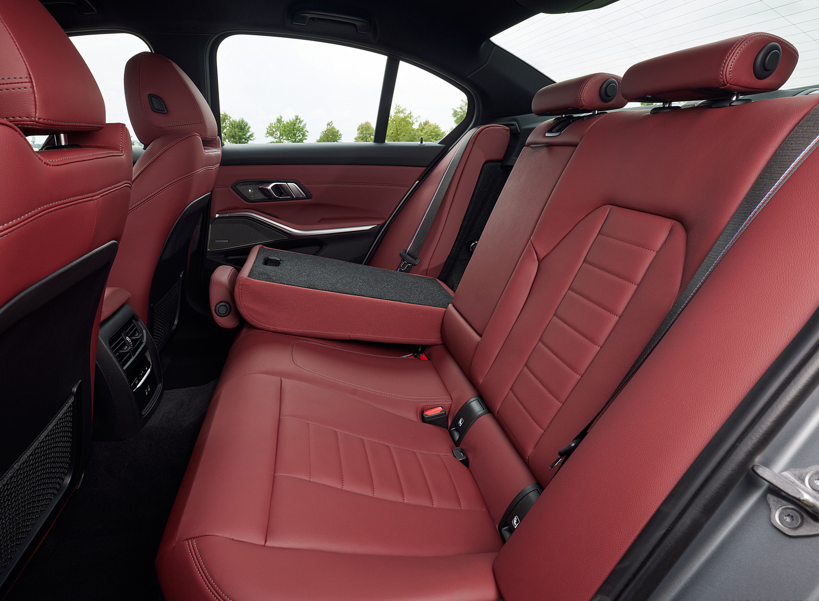 2023 BMW M340i xDrive Interior Rear Seats Wallpapers #64 of 67