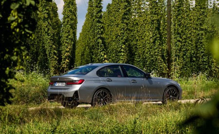 2023 BMW M340i xDrive Rear Three-Quarter Wallpapers 450x275 (44)