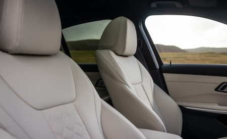 2023 BMW M340i xDrive Sedan (UK-Spec) Interior Seats Wallpapers 450x275 (36)