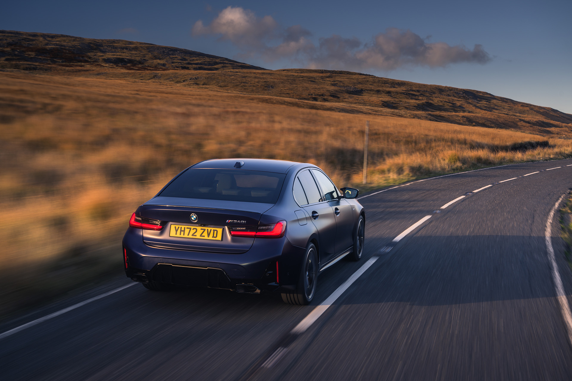 2023 BMW M340i xDrive Sedan (UK-Spec) Rear Three-Quarter Wallpapers (5)