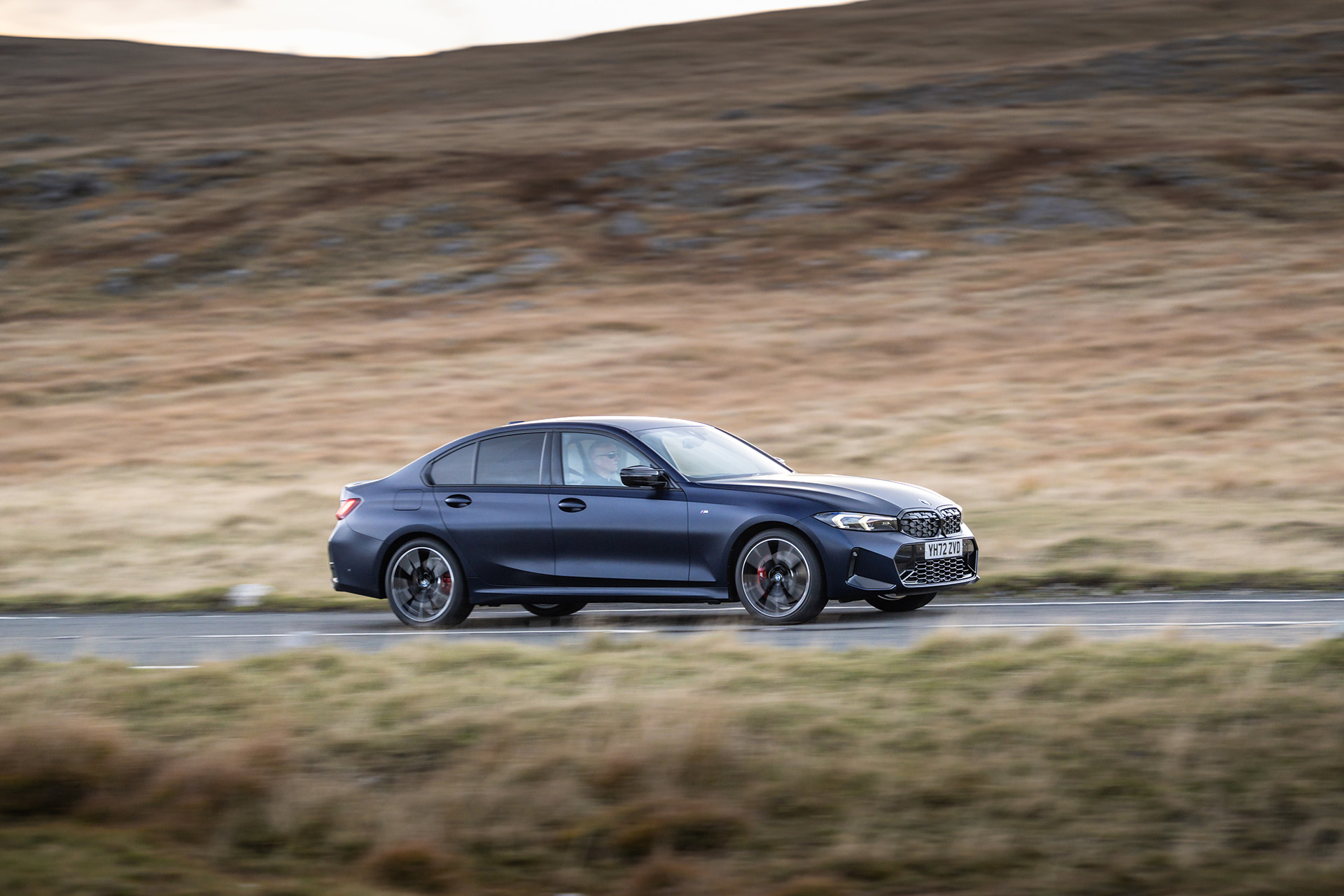 2023 BMW M340i xDrive Sedan (UK-Spec) Side Wallpapers  #14 of 38