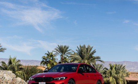 2023 BMW M340i xDrive Sedan (US-Spec) Front Three-Quarter Wallpapers 450x275 (11)