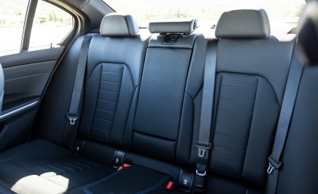 2023 BMW M340i xDrive Sedan (US-Spec) Interior Rear Seats Wallpapers 450x275 (53)