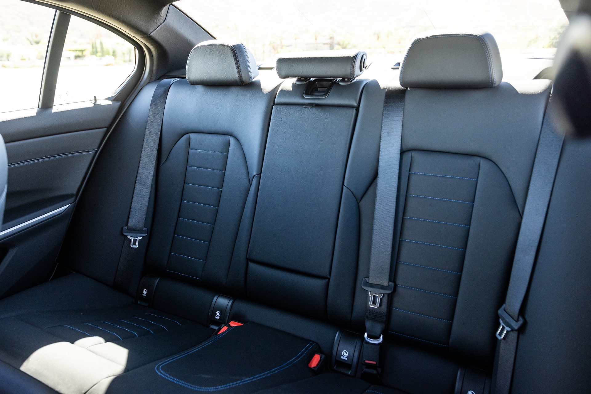 2023 BMW M340i xDrive Sedan (US-Spec) Interior Rear Seats Wallpapers #53 of 53