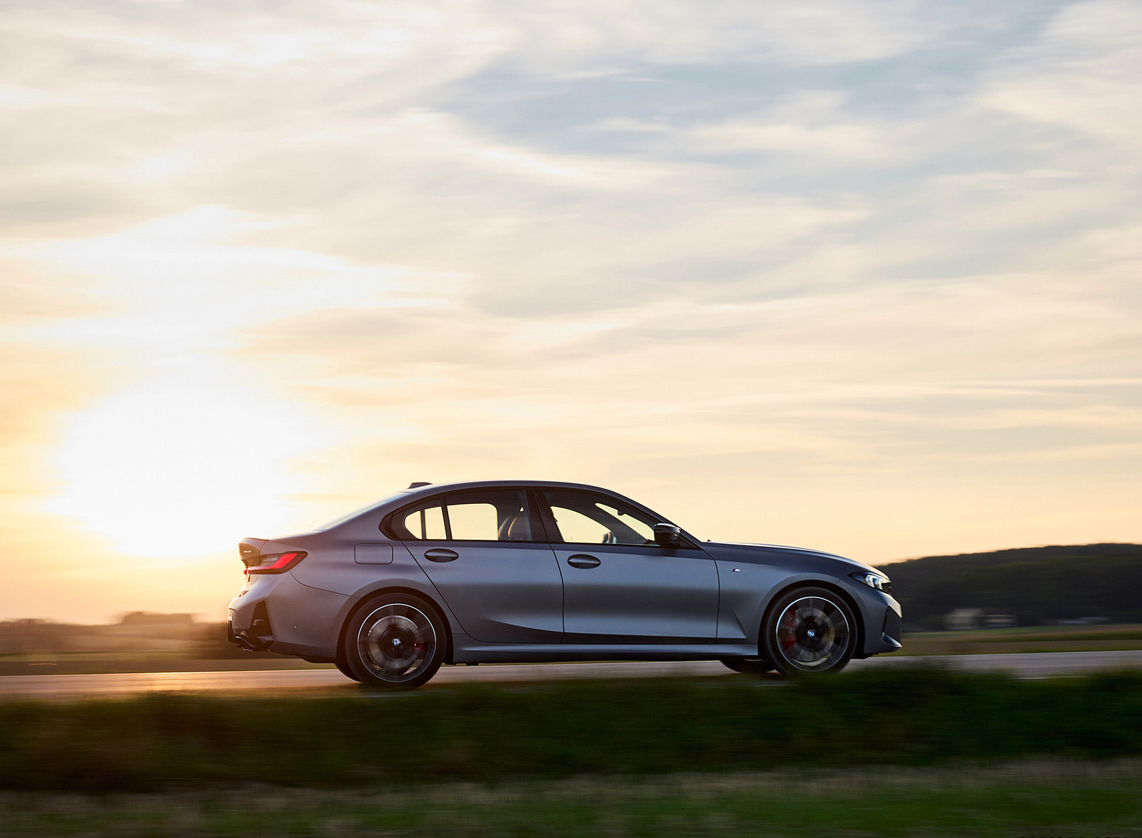 2023 BMW M340i xDrive Side Wallpapers (8)
