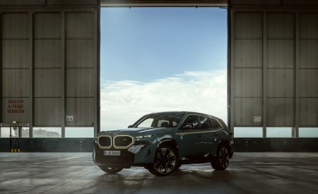 2023 BMW XM Front Three-Quarter Wallpapers  450x275 (56)