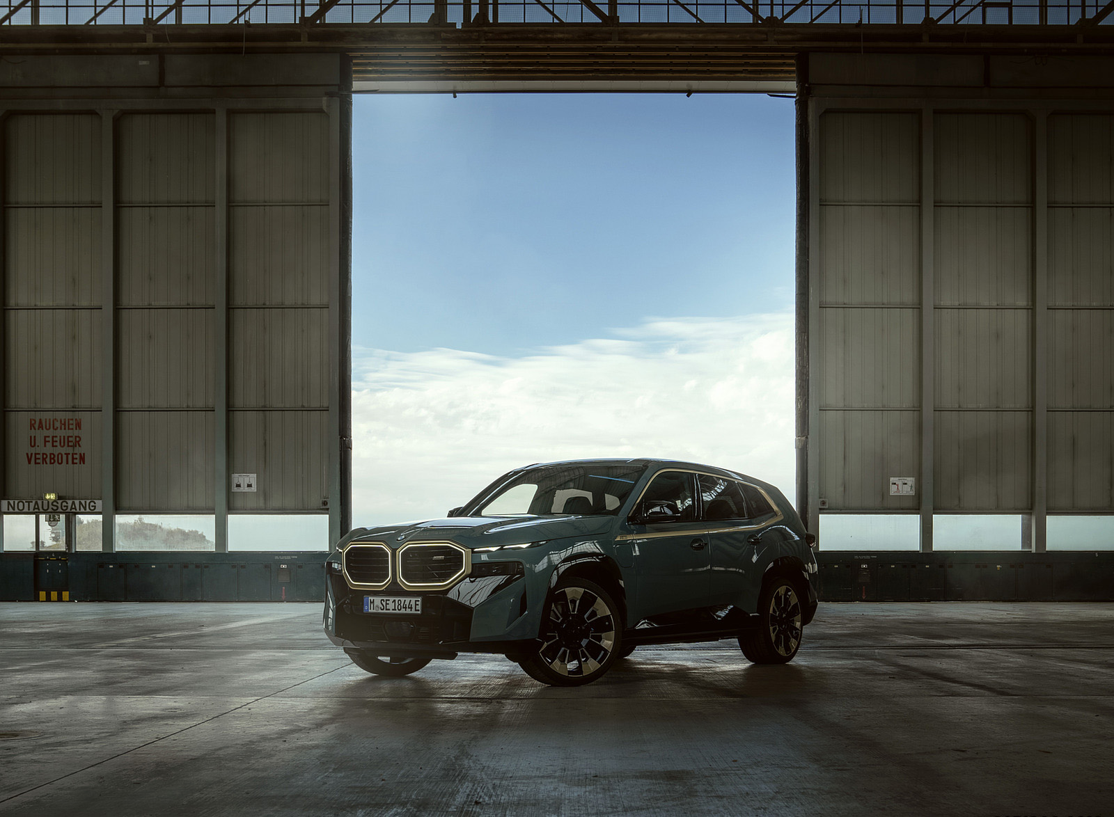 2023 BMW XM Front Three-Quarter Wallpapers  #56 of 170