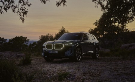 2023 BMW XM Front Three-Quarter Wallpapers  450x275 (45)