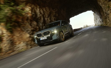 2023 BMW XM Front Wallpapers 450x275 (21)