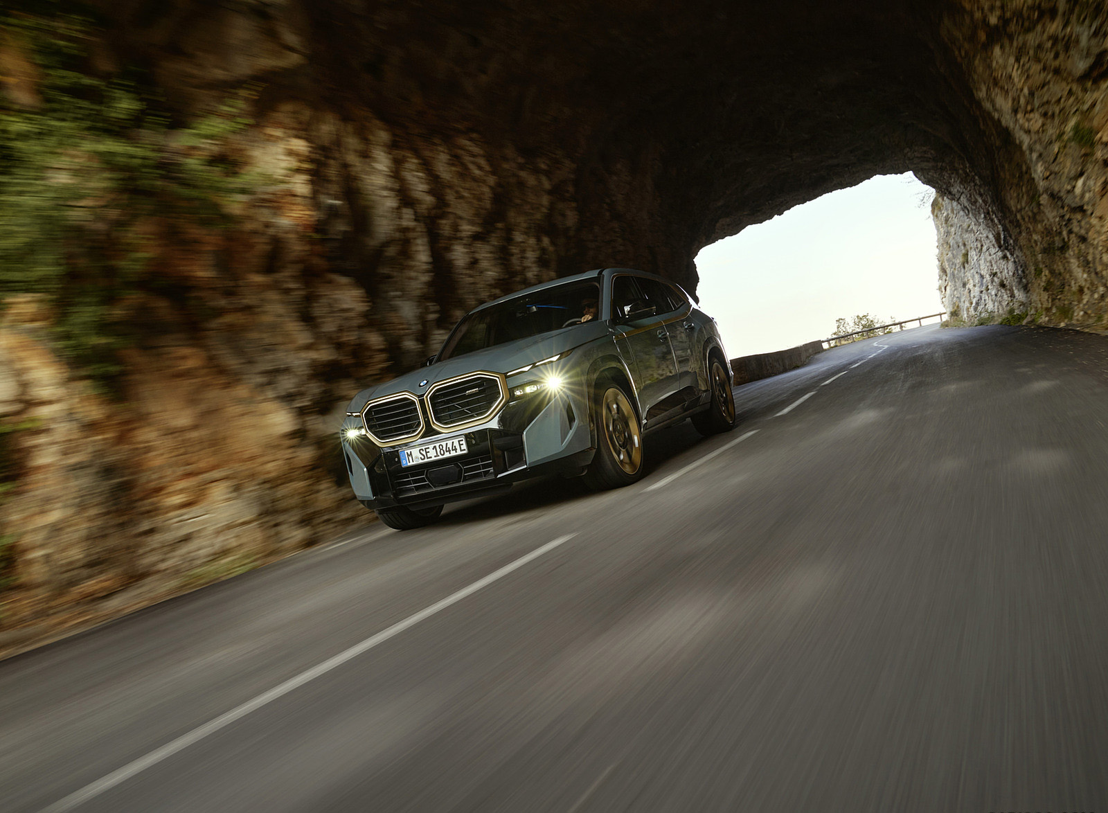 2023 BMW XM Front Wallpapers #21 of 170