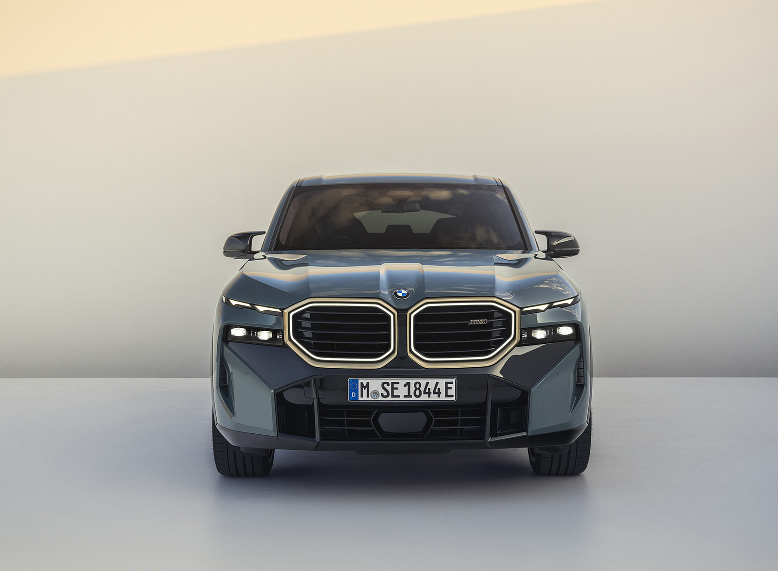 2023 BMW XM Front Wallpapers #76 of 170