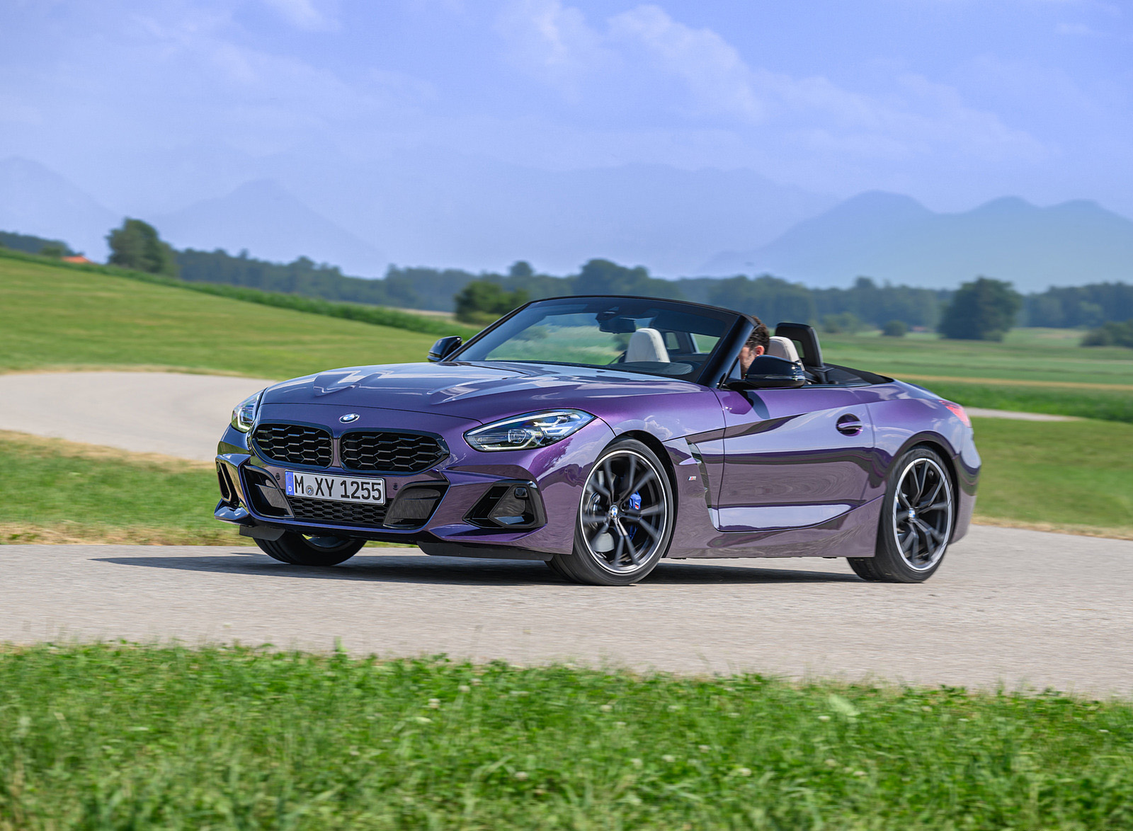 2023 BMW Z4 M40i Front Three-Quarter Wallpapers #18 of 46