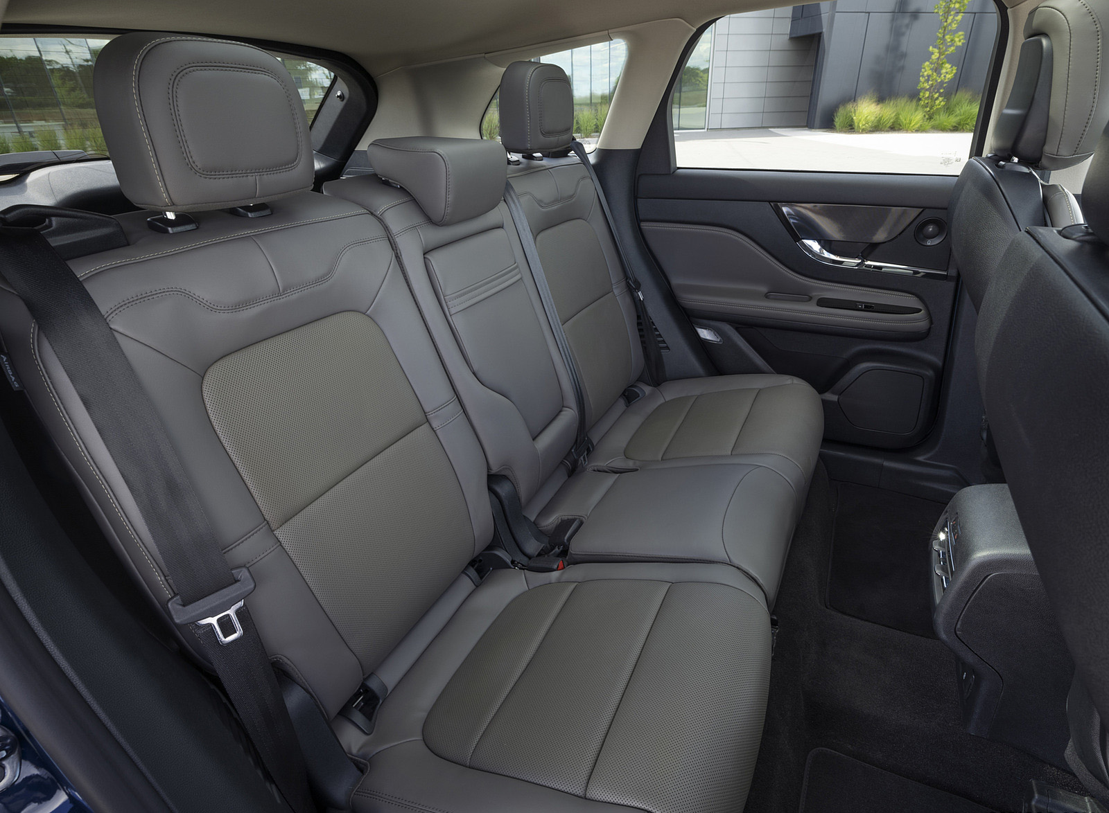 2023 Lincoln Corsair Grand Touring Interior Rear Seats Wallpapers #26 of 26