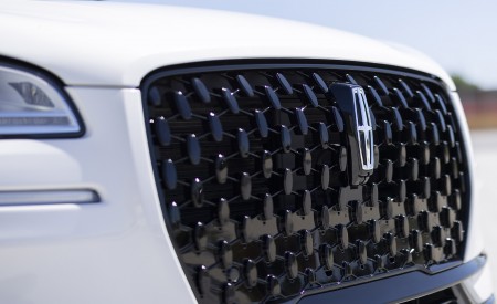2023 Lincoln Corsair Reserve Grille Wallpapers 450x275 (9)
