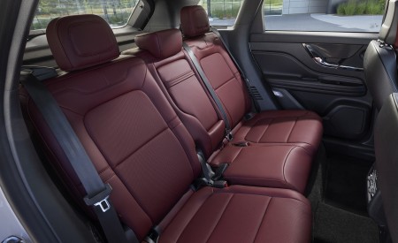 2023 Lincoln Corsair Reserve Interior Rear Seats Wallpapers 450x275 (21)