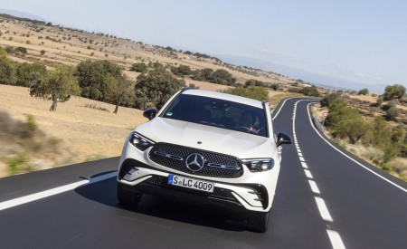 2023 Mercedes-Benz GLC 220d 4MATIC AMG Line (Color: MANUFAKTUR Diamond White Bright) Front Wallpapers 450x275 (2)