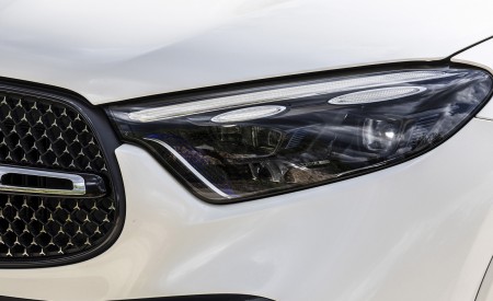 2023 Mercedes-Benz GLC 220d 4MATIC AMG Line (Color: MANUFAKTUR Diamond White Bright) Headlight Wallpapers 450x275 (24)