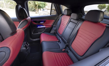 2023 Mercedes-Benz GLC 220d 4MATIC AMG Line (Color: MANUFAKTUR Diamond White Bright) Interior Rear Seats Wallpapers 450x275 (41)