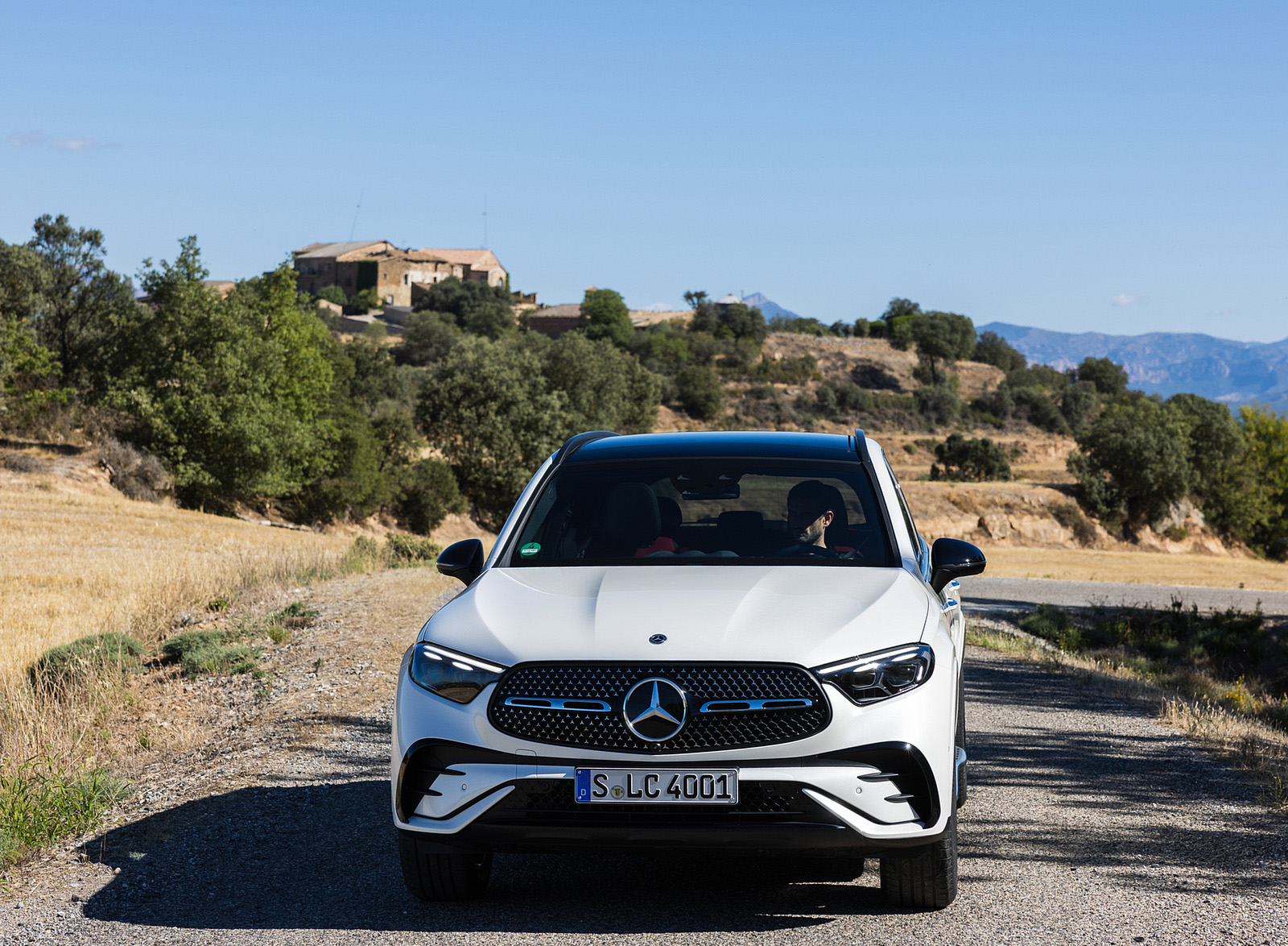 2023 Mercedes-Benz GLC 300 4MATIC AMG Line (Color: MANUFAKTUR Diamond White Bright) Front Wallpapers (2)