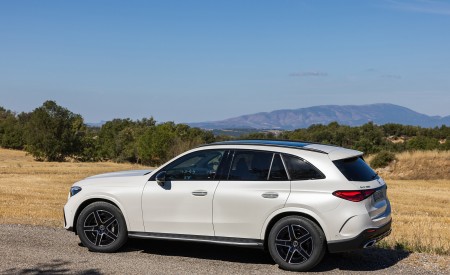2023 Mercedes-Benz GLC 300 4MATIC AMG Line (Color: MANUFAKTUR Diamond White Bright) Side Wallpapers 450x275 (3)
