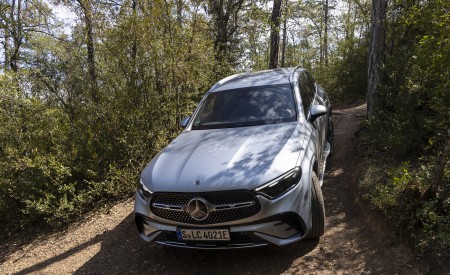2023 Mercedes-Benz GLC 400e Plug-In Hybrid 4MATIC AMG Line (Color: High-Tech Silver) Off-Road Wallpapers 450x275 (48)