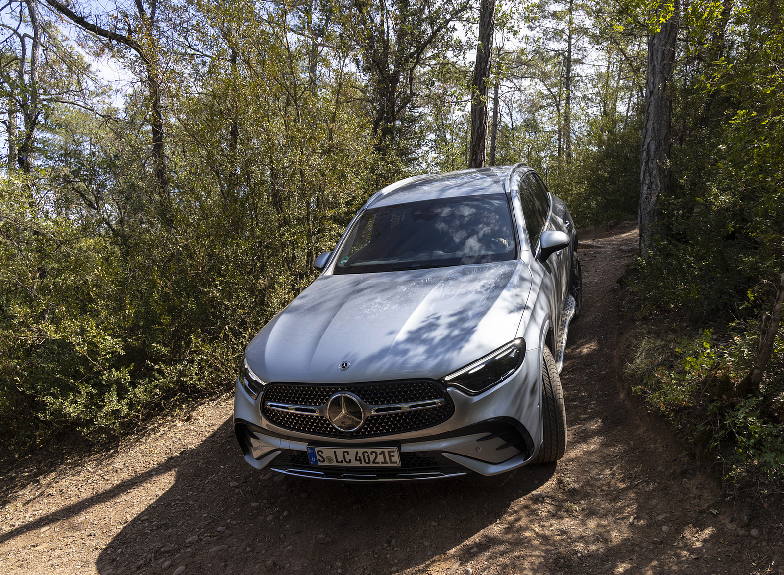 2023 Mercedes-Benz GLC 400e Plug-In Hybrid 4MATIC AMG Line (Color: High-Tech Silver) Off-Road Wallpapers #48 of 61
